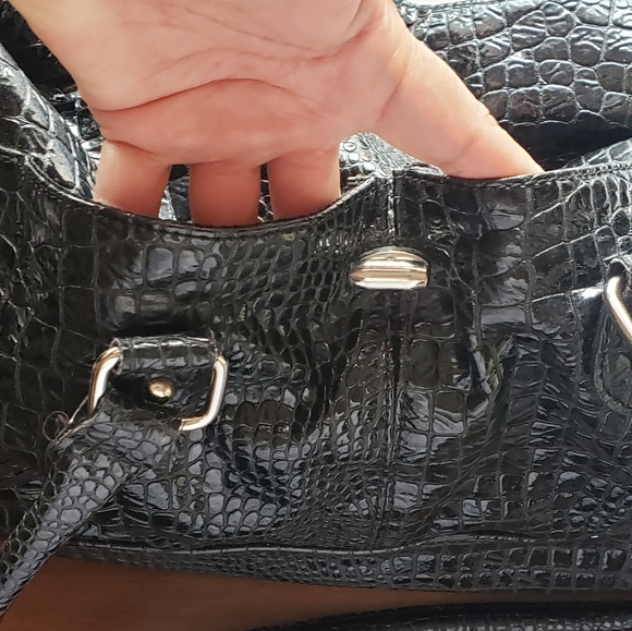 Jennifer Lopez Black Handbag lots of compartments Jennifer Lopez Lovely owned - Picture 3 of 8